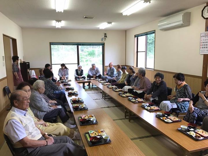 恵那市には高齢者向けのサロンがいくつもありますが、本日は長島町乗越地域の「話そまい会」にお邪魔しました。