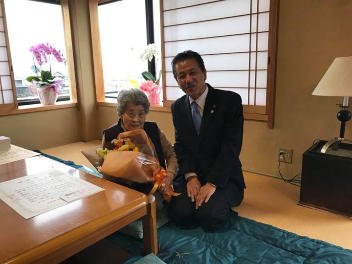 12月8日、100歳のお祝いに長島町の山田ふじ江さんを訪問させて頂きました。